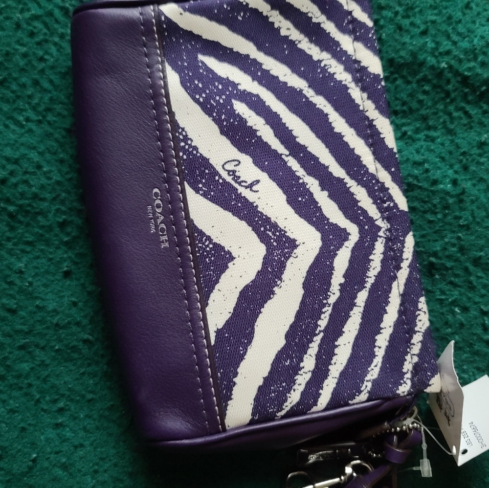 Purses - Picture 8 of 15